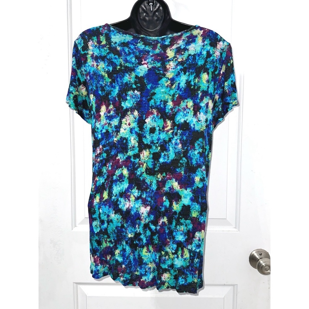 Cable & Gauge blouse with a colorful abstract print & black crochet V-neckline - Picture 4 of 6